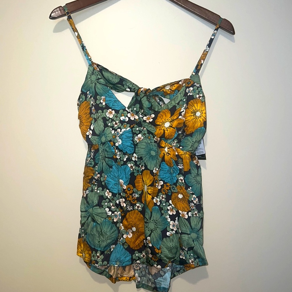 **SOLD** NWT~ Volcom Luvely Daze Cami ~ Medium